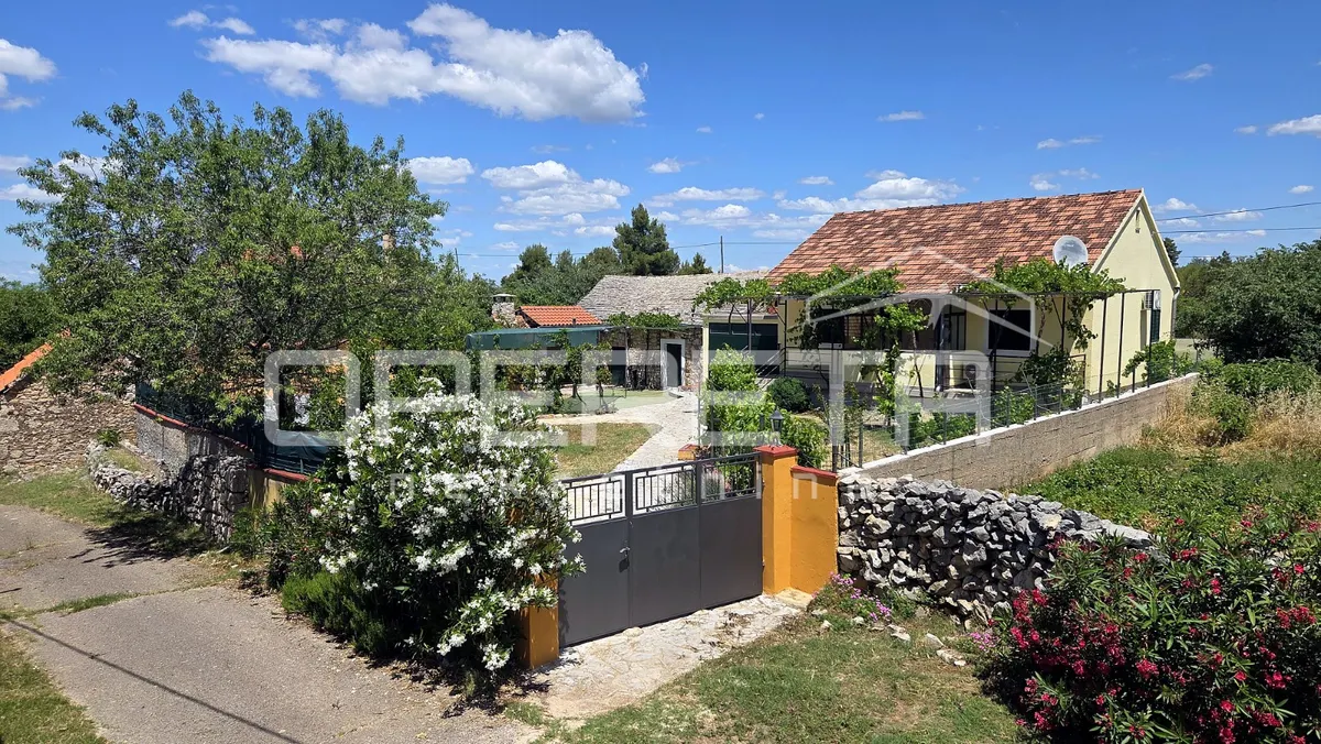 House - Lozovac, Šibenik okolica, Šibenik, 147m2