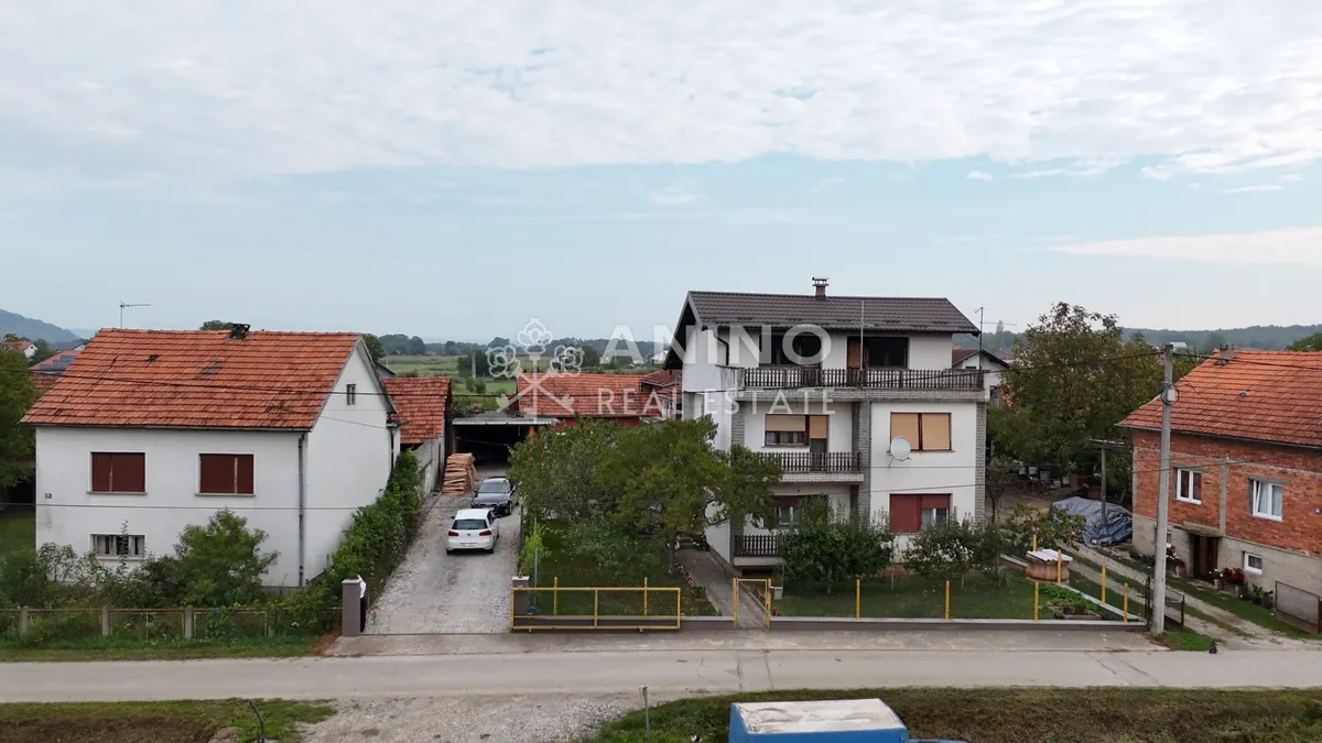 Kuća - Jakovlje, 350m2