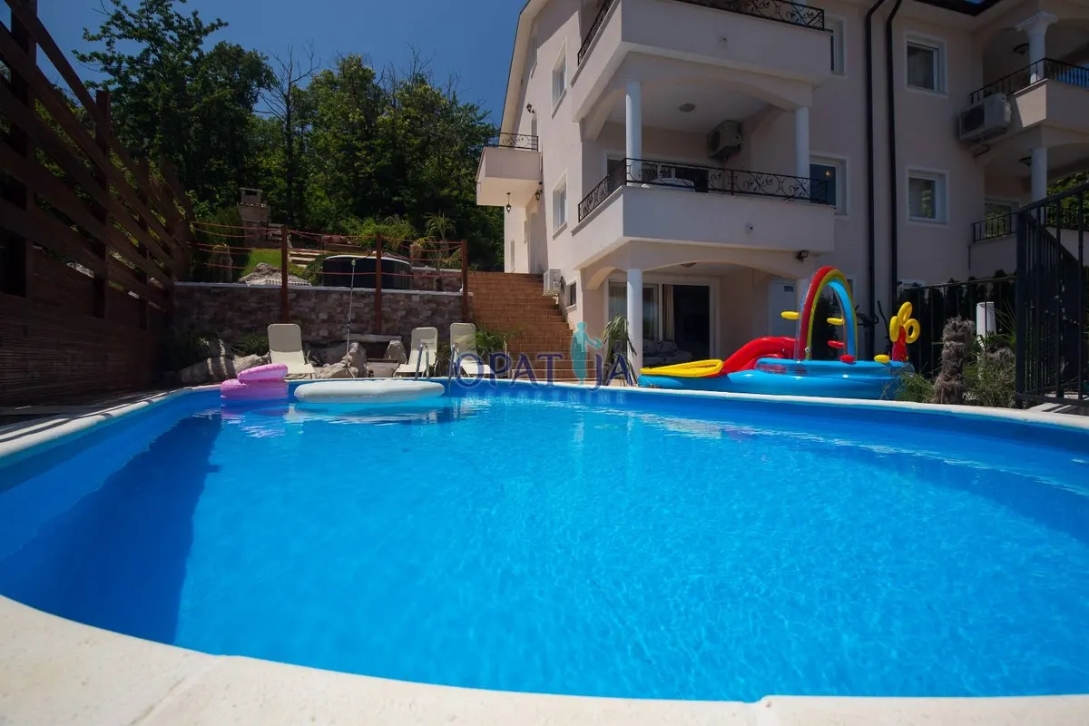 Stan - Opatija - Okolica, 270m2