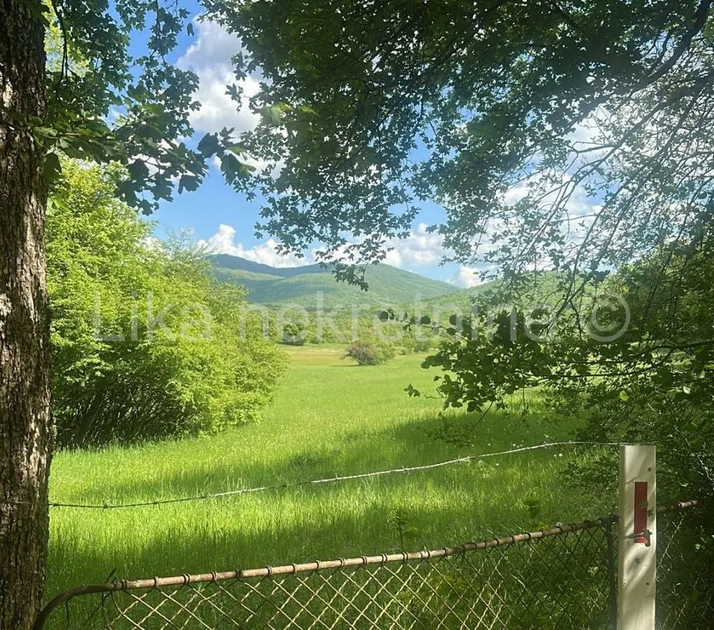 Zemljište - Lovinac, 4740m2