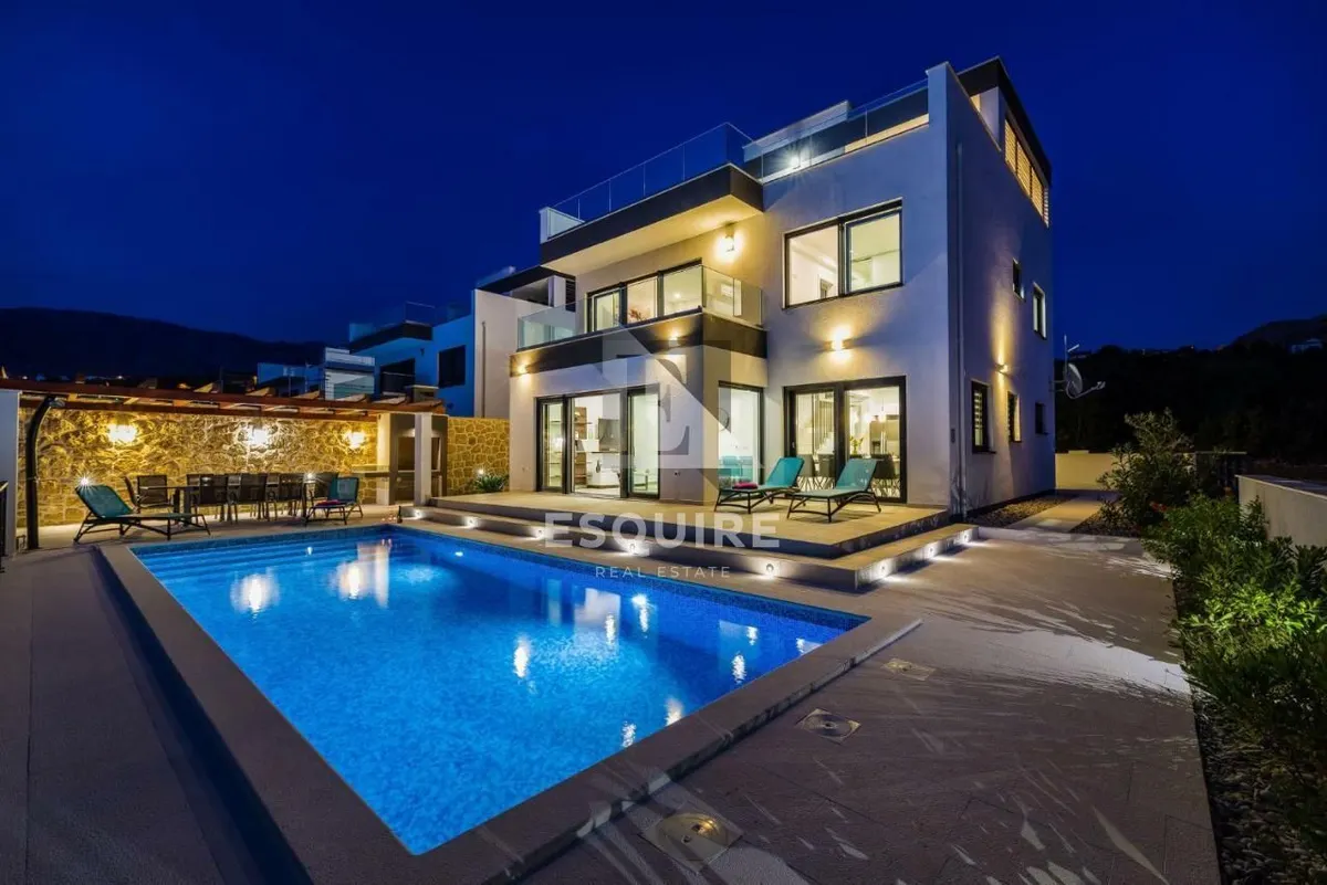 Kuća - Jasenice, 270m2