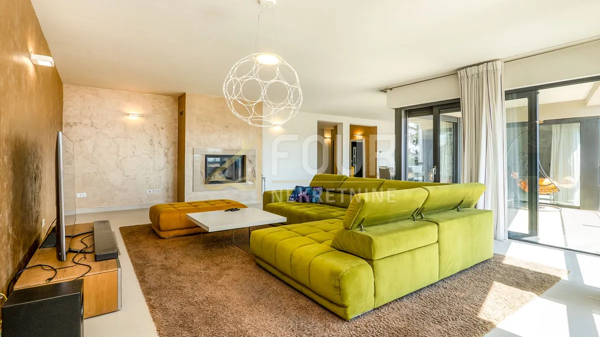 Stan - Rovinj, 256m2