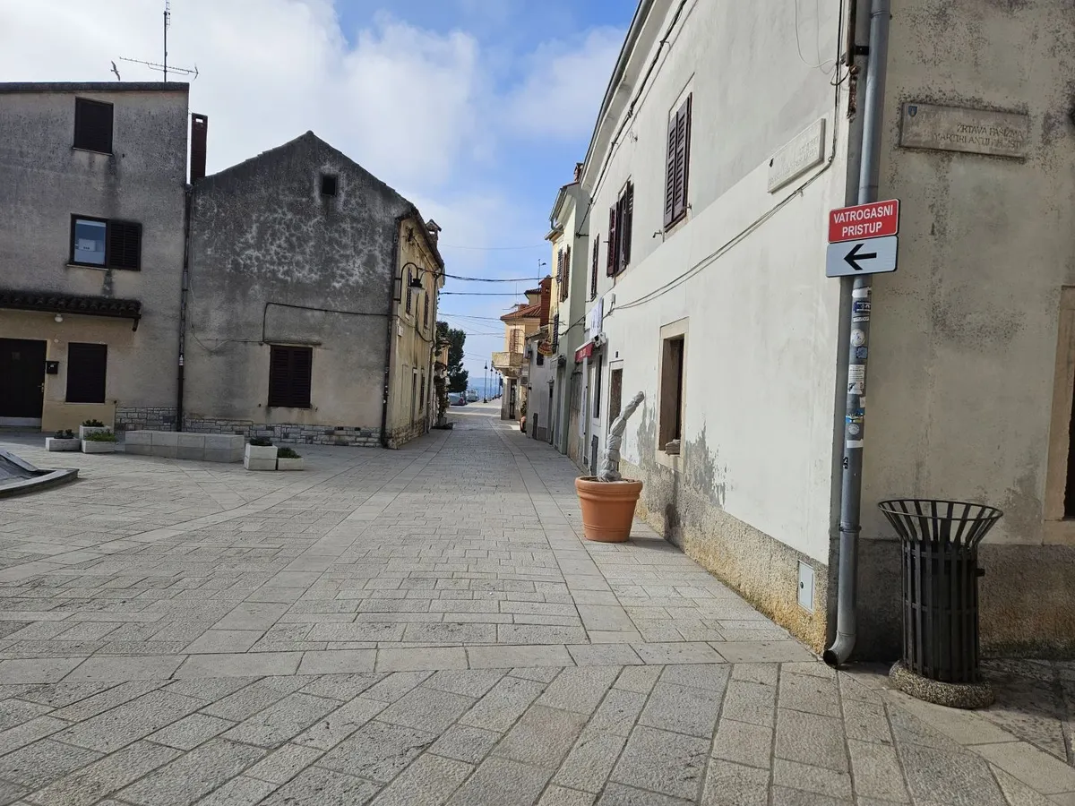 Poslovni Prostor - Fažana, 34m2