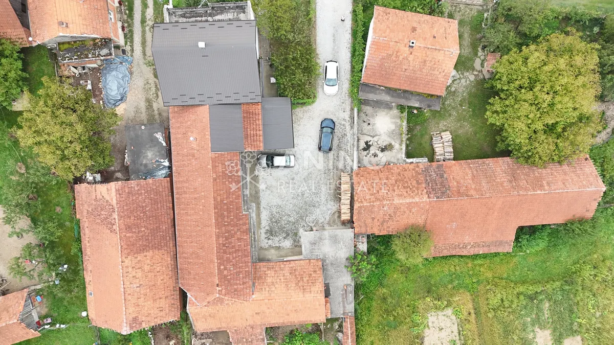 Kuća - Jakovlje, 350m2