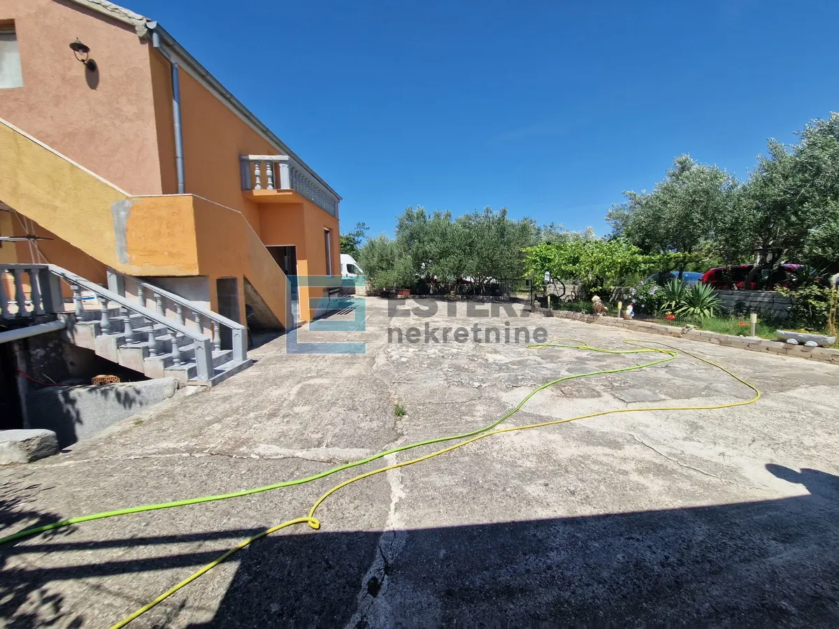 Kuća - Benkovac, 350m2