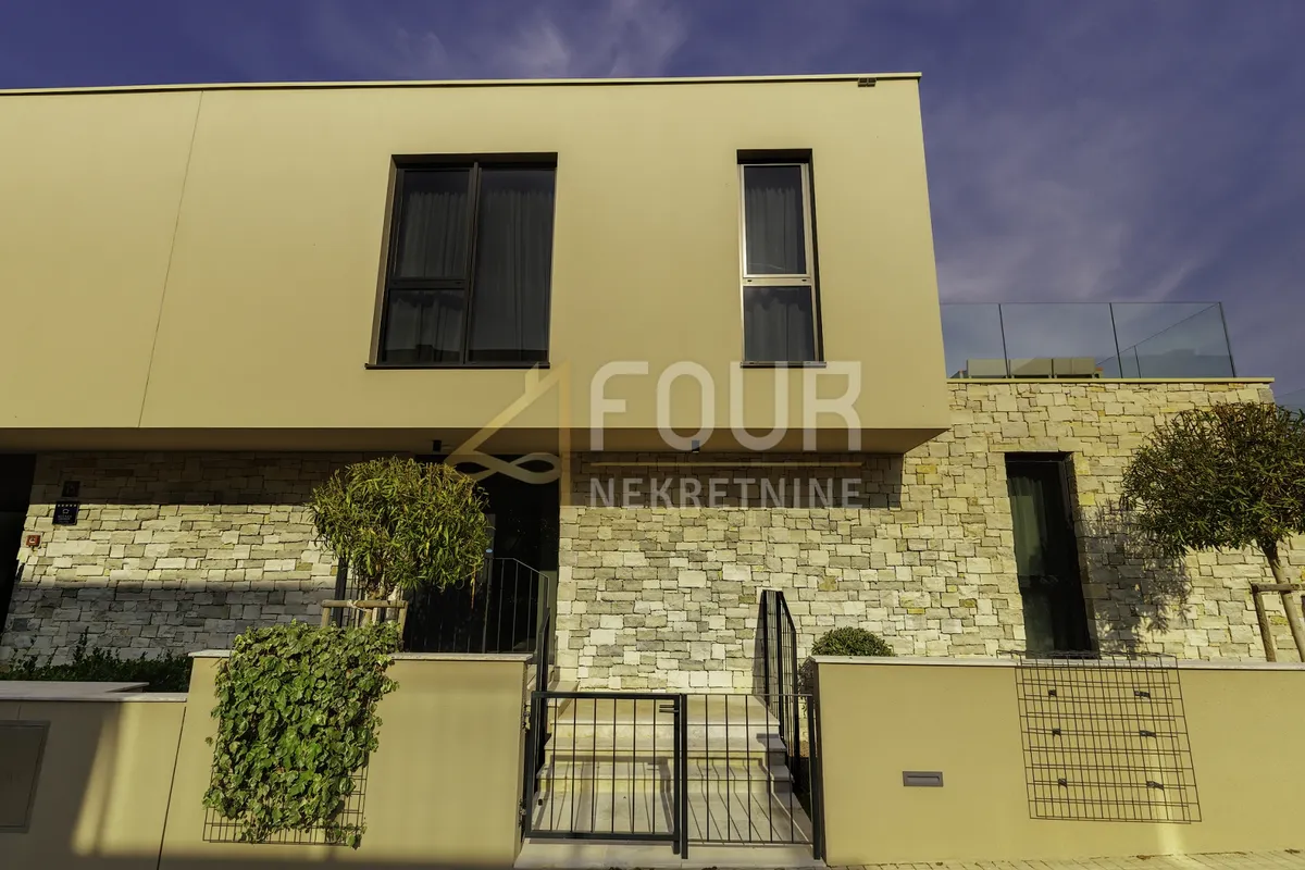 Kuća - Umag, 263m2
