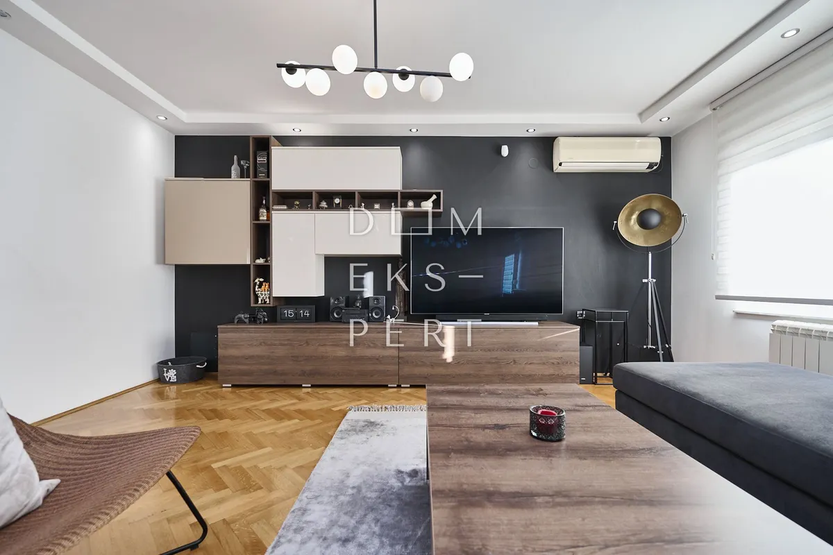 Kuća - Sesvete, 359.71m2