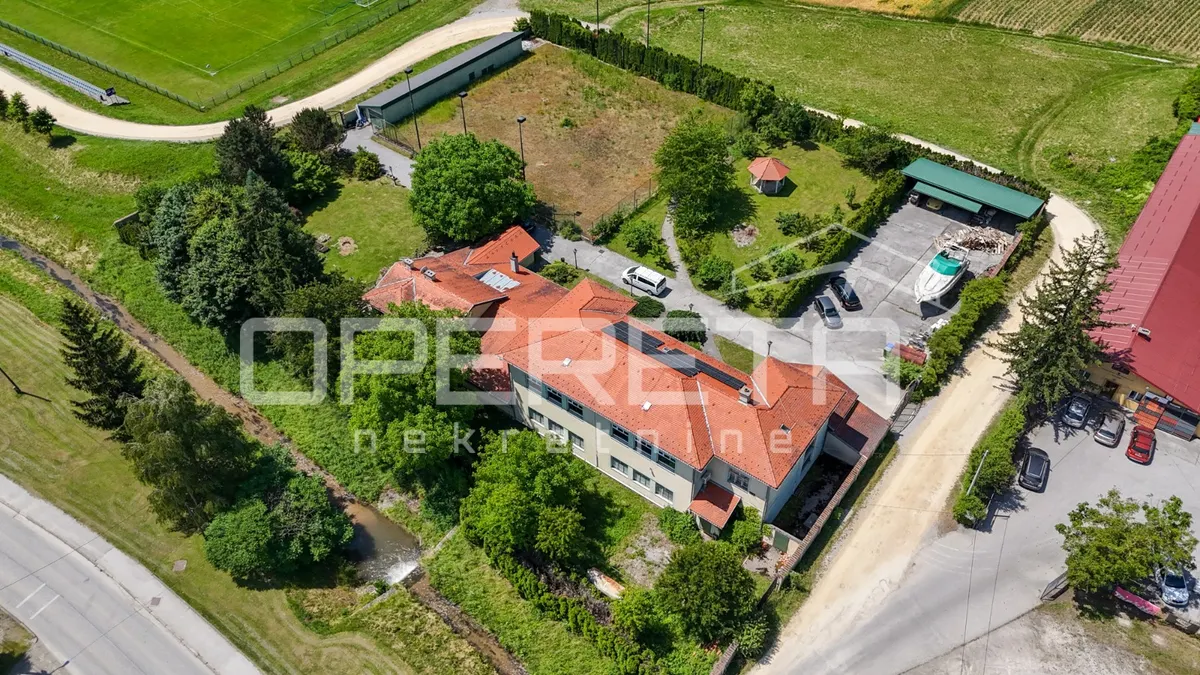 Zgrada - Bana Josipa Jelačića, Jastrebarsko, Jastrebarsko, 5458m2