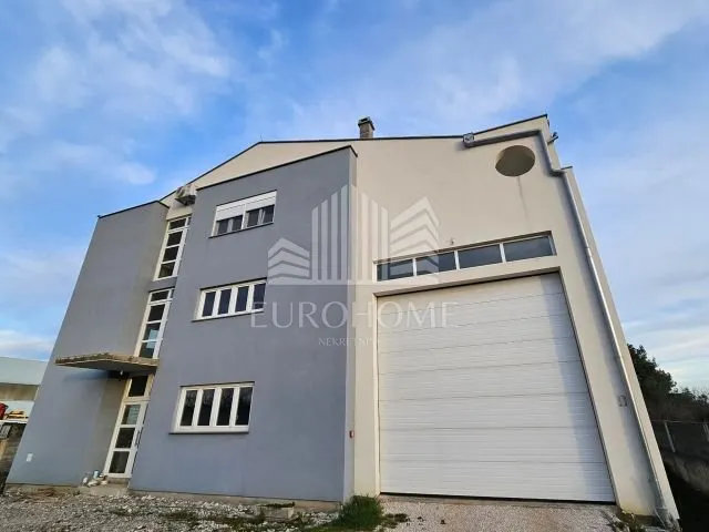 Poslovni Prostor - Poličnik, 1283m2