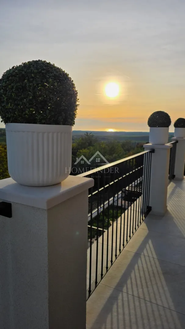 House - Buje, 384m2