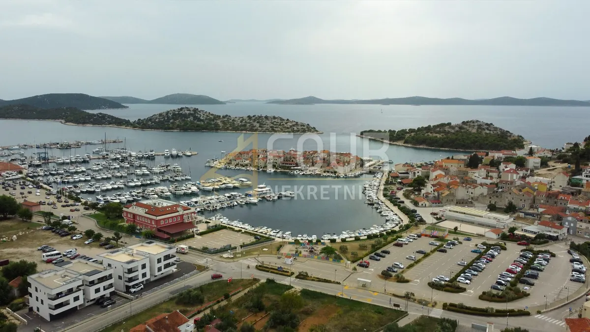 Kuća - Tribunj, 240m2