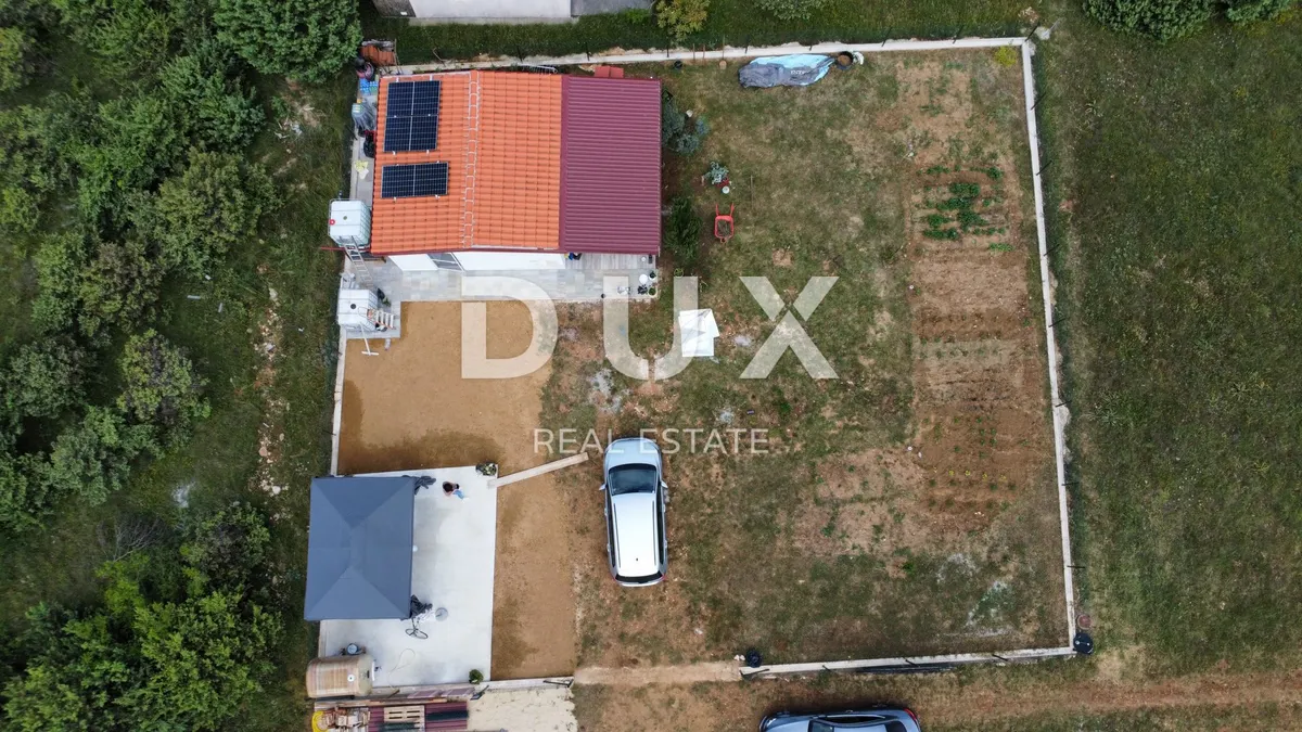 Kuća - Vrsi, 24m2