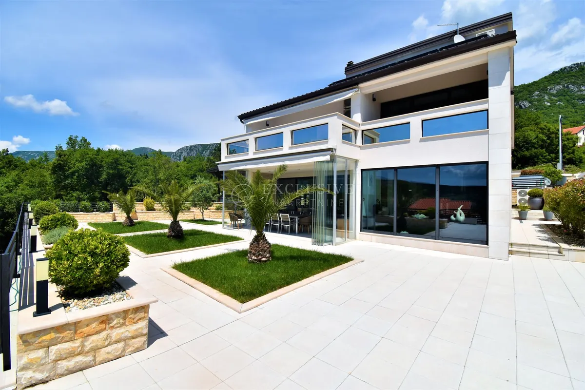 House - Crikvenica, 390m2