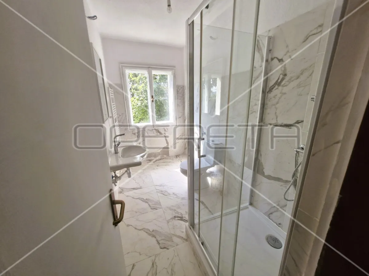 Kuća - Kraljevec na Sutli, Kraljevec na Sutli, Kraljevec na Sutli, 456.5m2