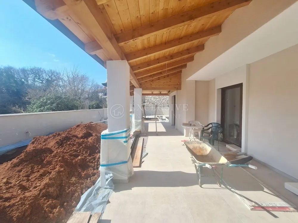 Kuća - Dobrinj, 250m2