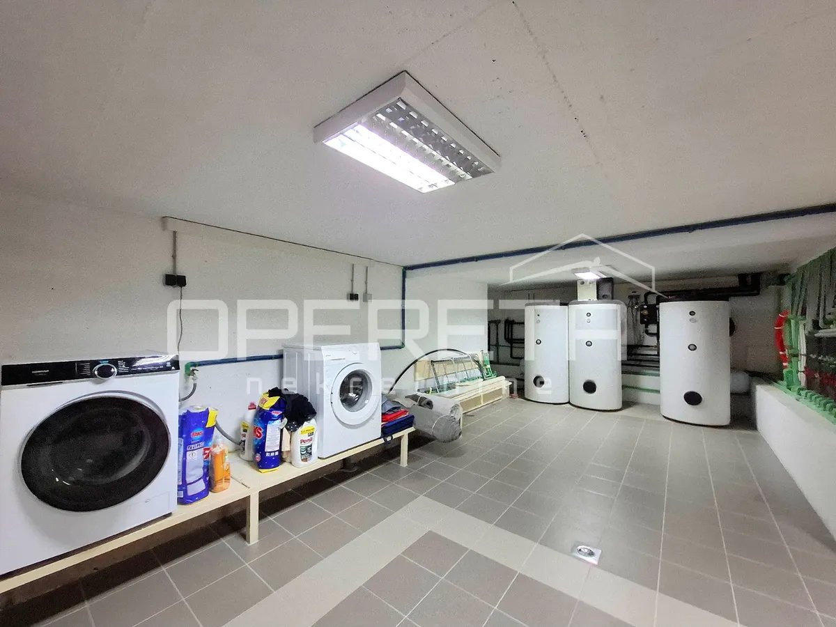 Poslovni Prostor - Gradac, Gradac, Gradac, 1552m2