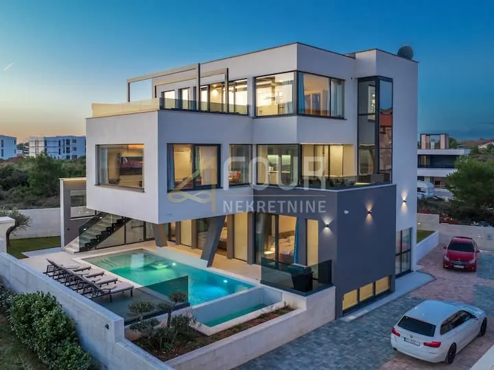 Kuća - Medulin, 440m2