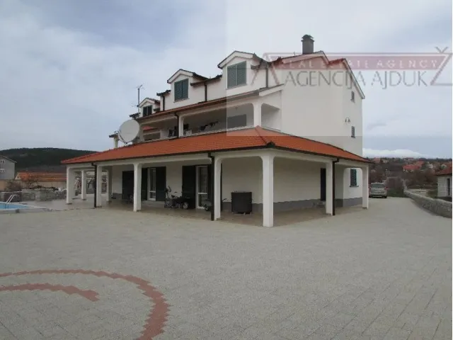 Kuća - Cista provo, 742m2