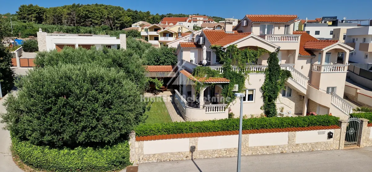Kuća - Vodice, 368.2m2