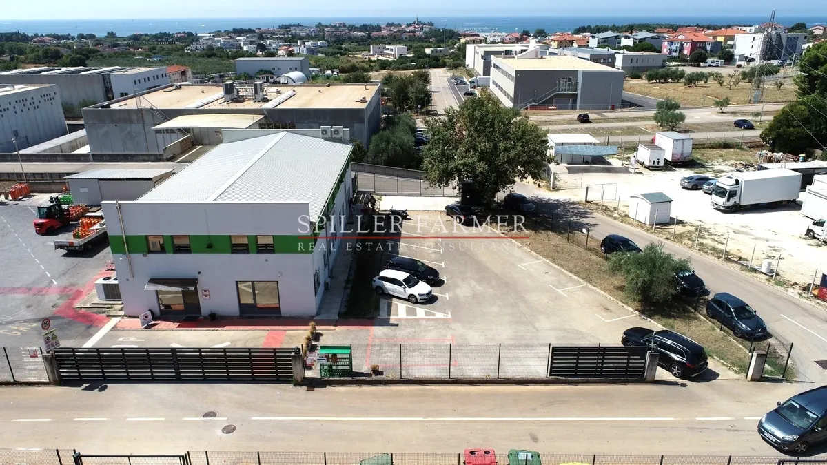Poslovni Prostor - Novigrad, 880m2