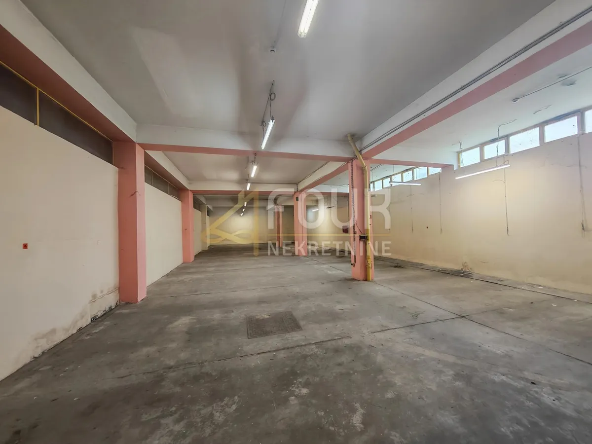 Poslovni Prostor - Pula, 240m2