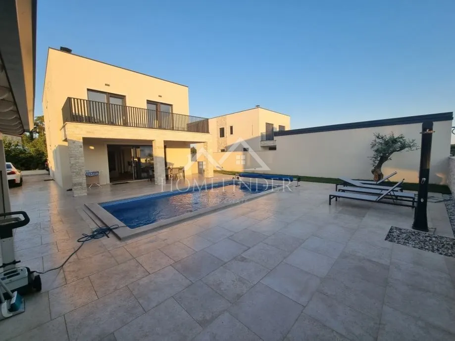 Kuća - Umag, 210m2