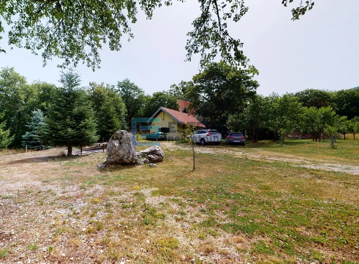 Kuća - Udbina, 220m2