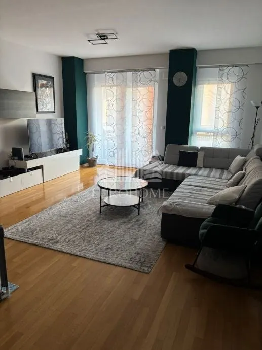 Apartment - Donji Grad, 90.73m2