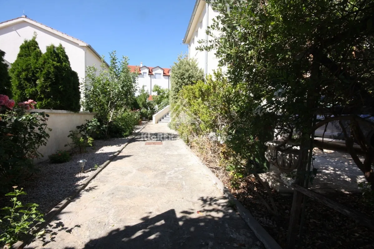 Kuća - Vodice, 370m2