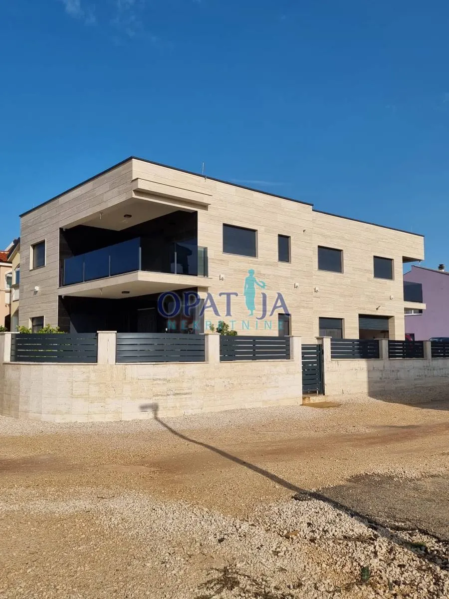 Kuća - Vir, 350m2