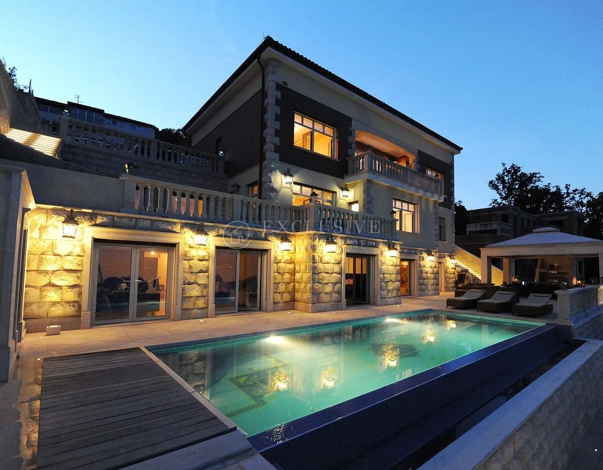 House - Opatija, 1354m2