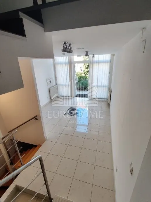 Commercial Space - Trešnjevka - Sjever, 61m2