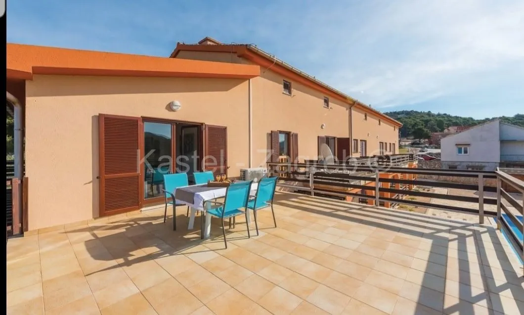 Poslovni Prostor - Šibenik - Okolica, 1000m2