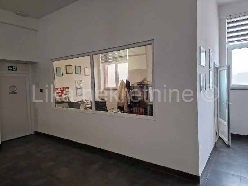 Poslovni Prostor - Otočac, 220m2