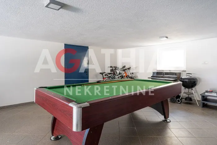 House - Buje, 305m2