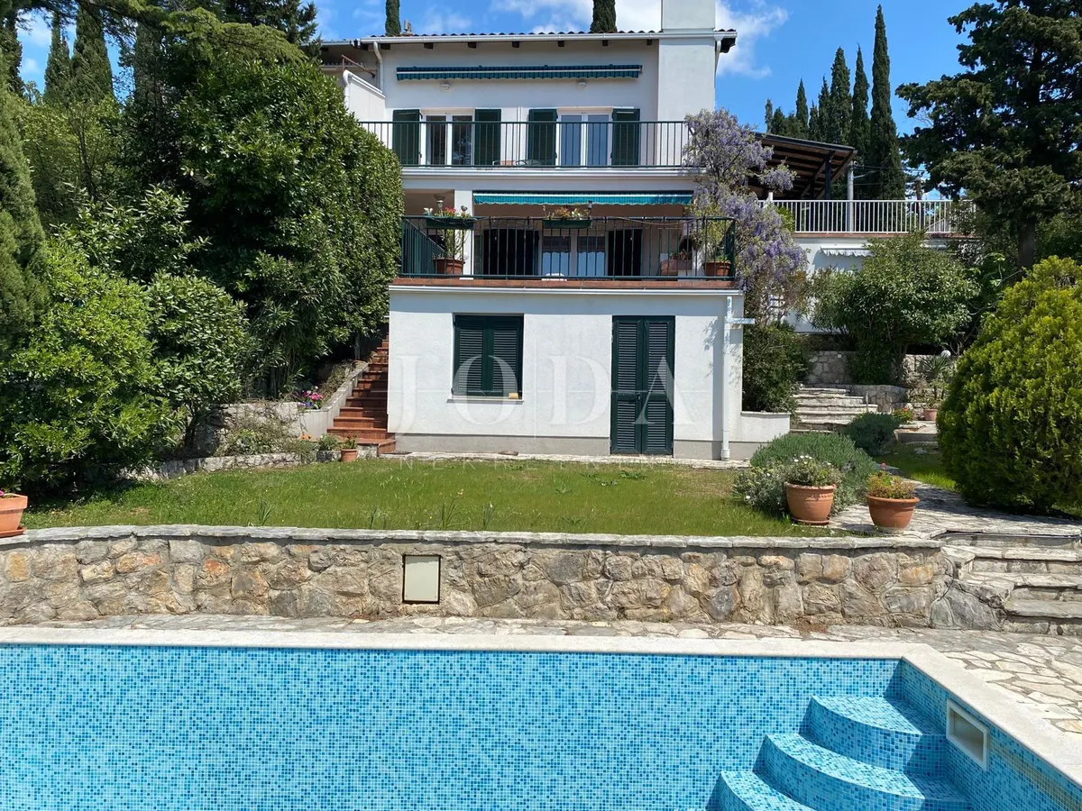 House - Crikvenica, 300m2