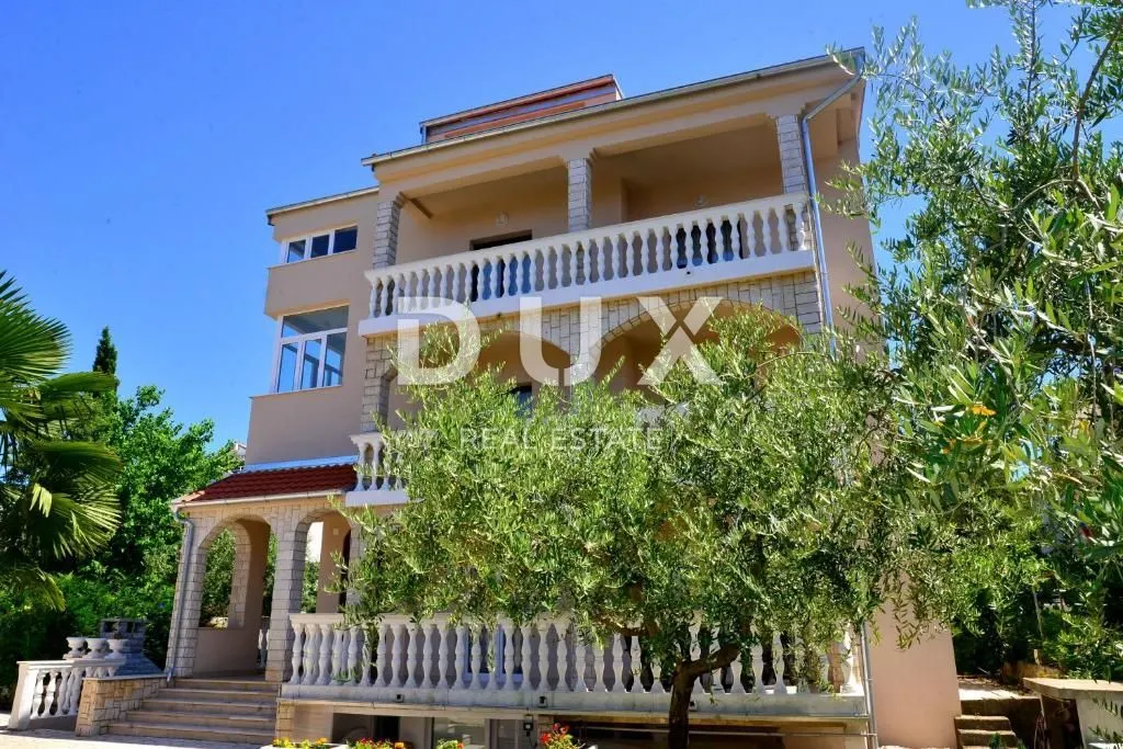 Kuća - Malinska-Dubašnica, 560m2