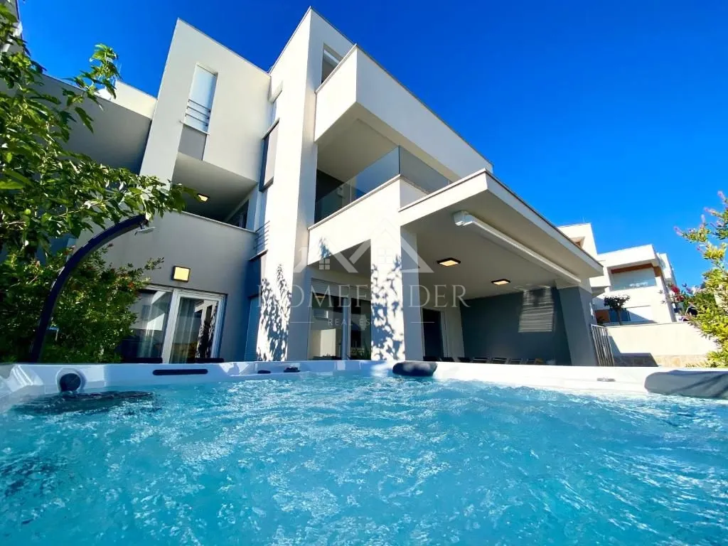 Apartment - Novalja, 179m2
