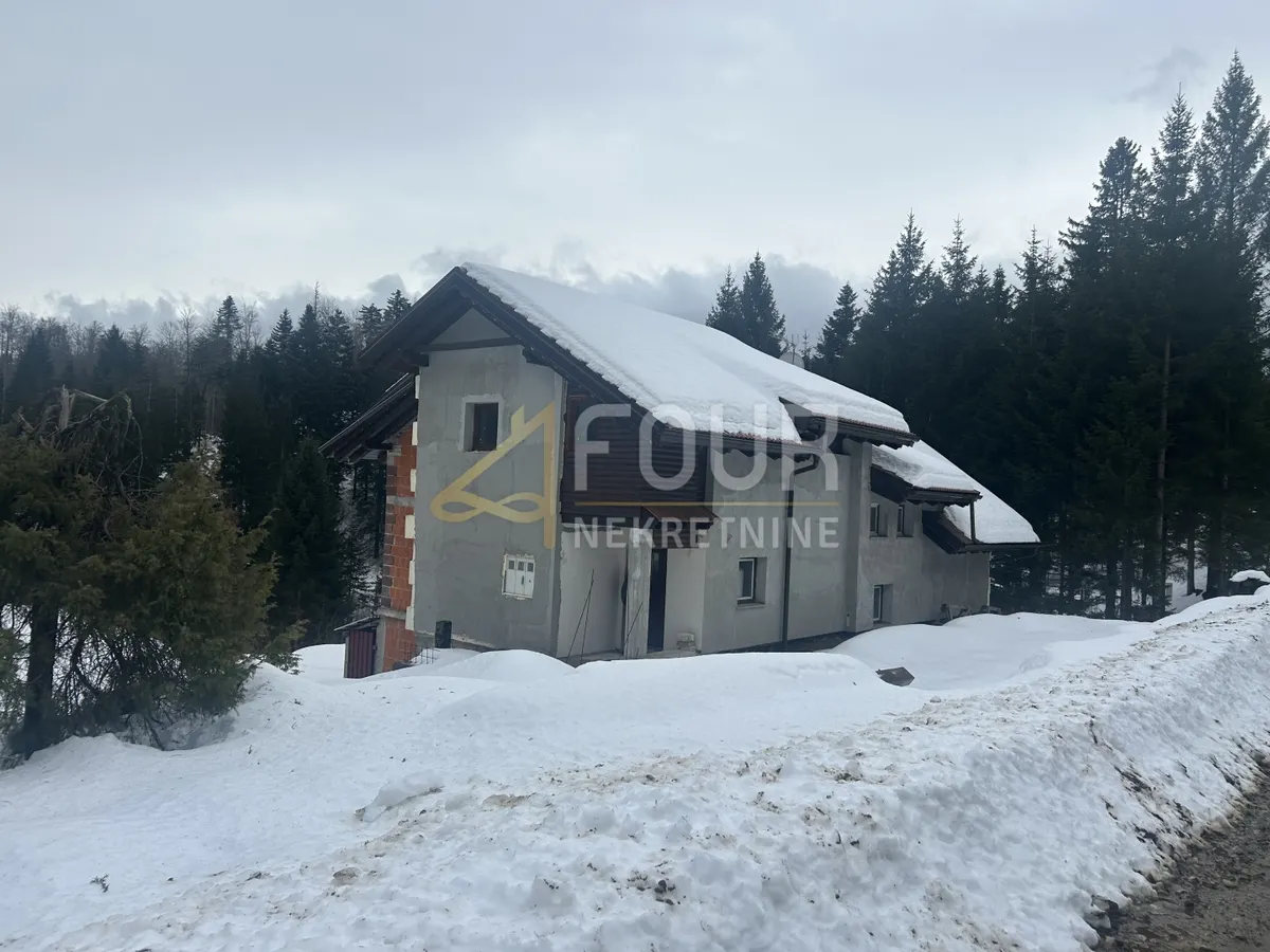 Kuća - Vrbovsko, 355m2