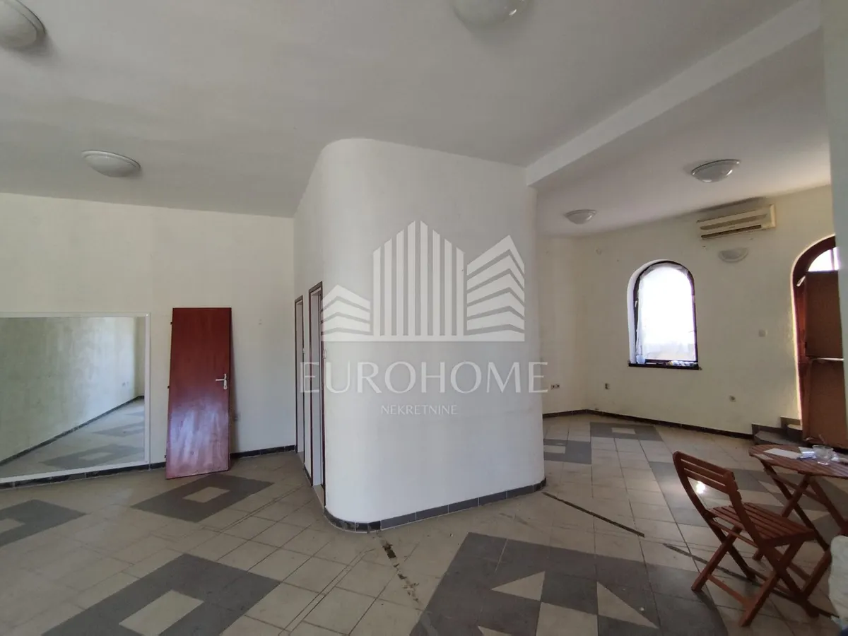 Poslovni Prostor - Šibenik, 68m2