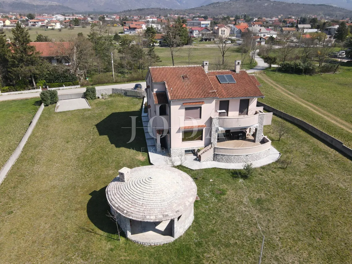 House - Jelenje, 510m2