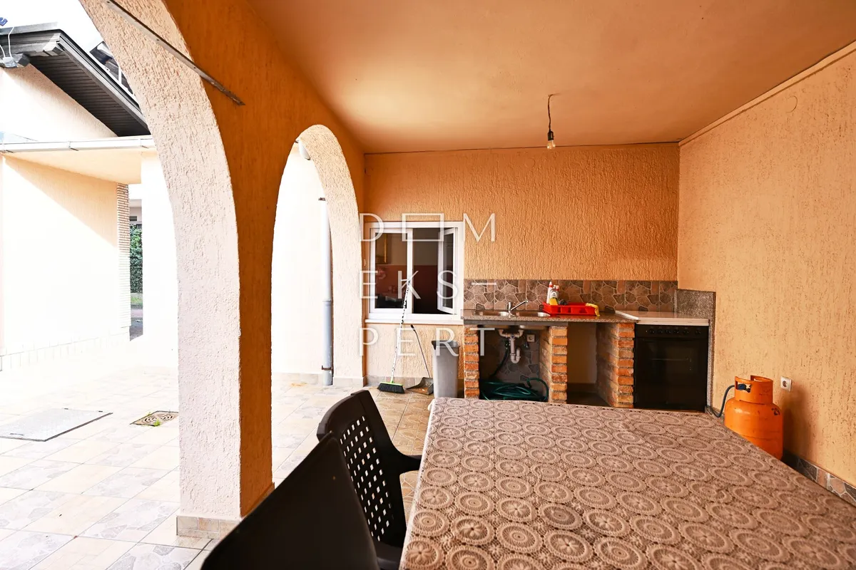 Kuća - Sesvete, 280m2