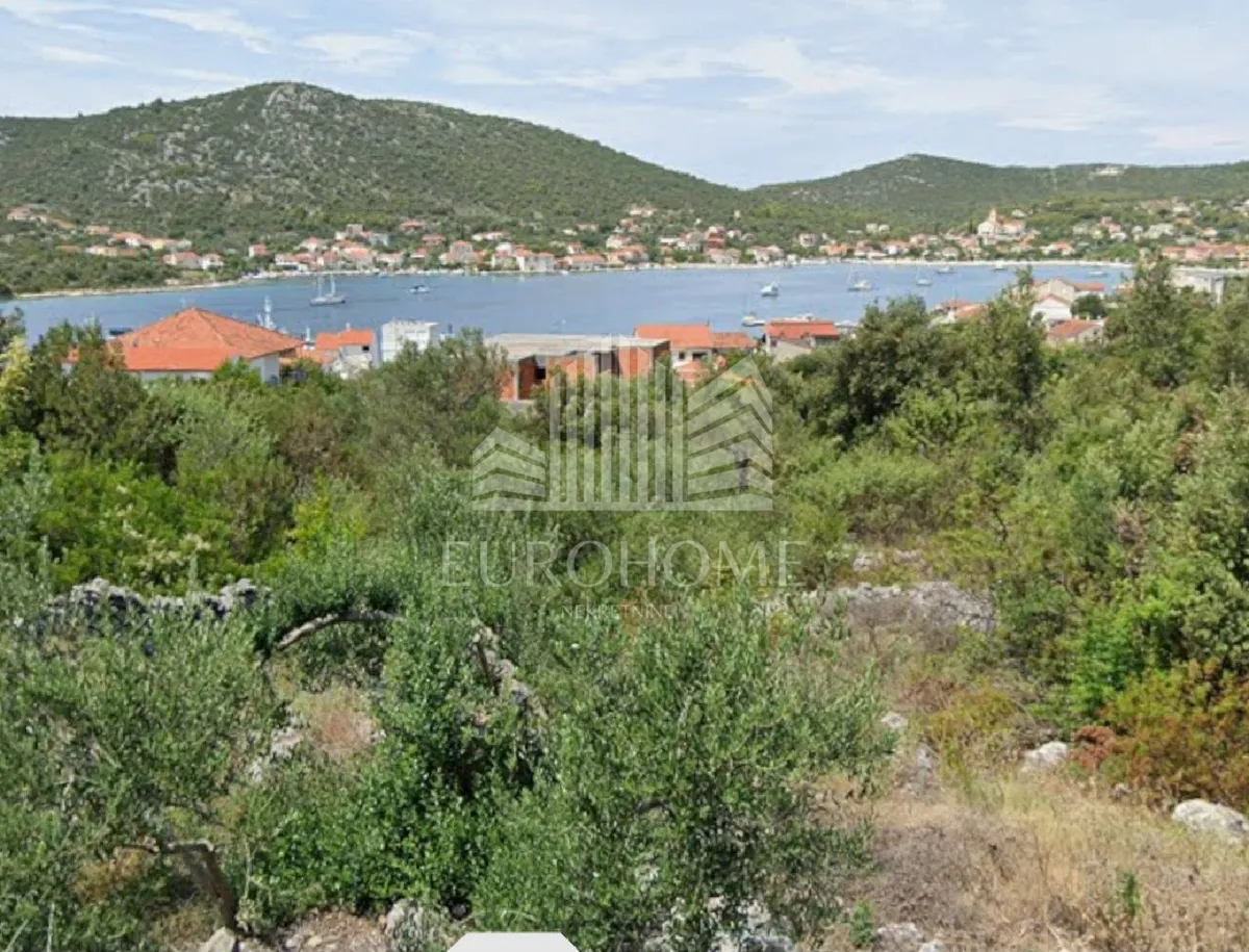Zemljište - Marina, 592m2