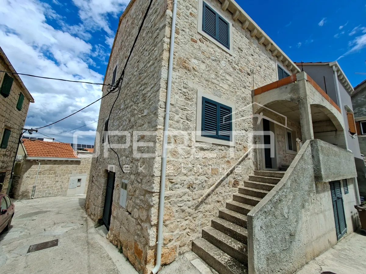 Kuća - Rikarda Katalinića Jeretova 13, Brač, Supetar, 380m2