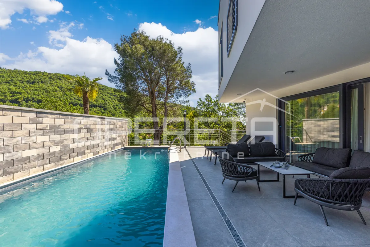 Kuća - Moščenićka Draga, Mošćenička Draga, Mošćenička Draga, 250m2