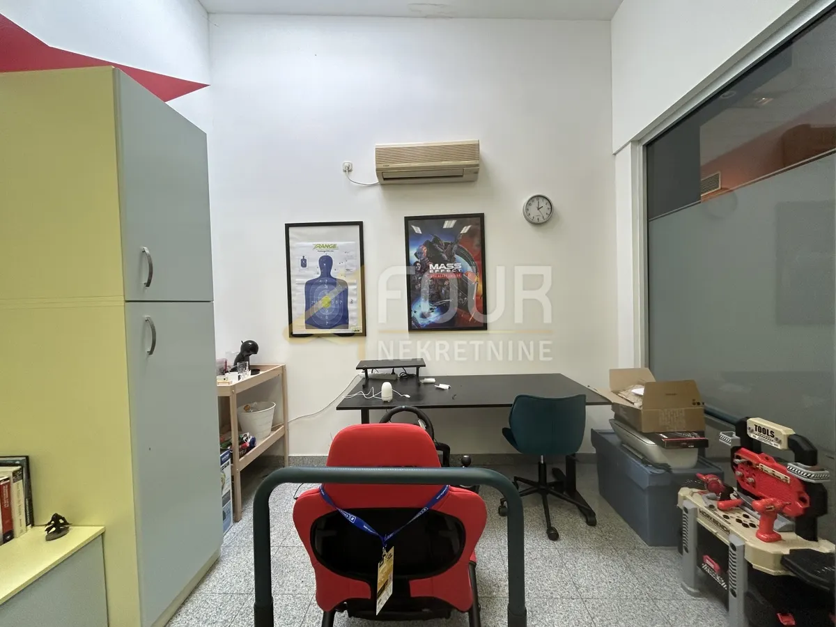 Poslovni Prostor - Viškovo, 23m2