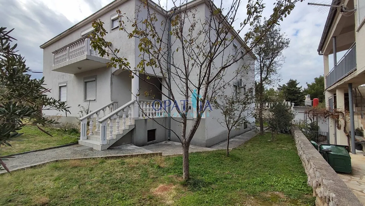 Kuća - Starigrad, 223m2